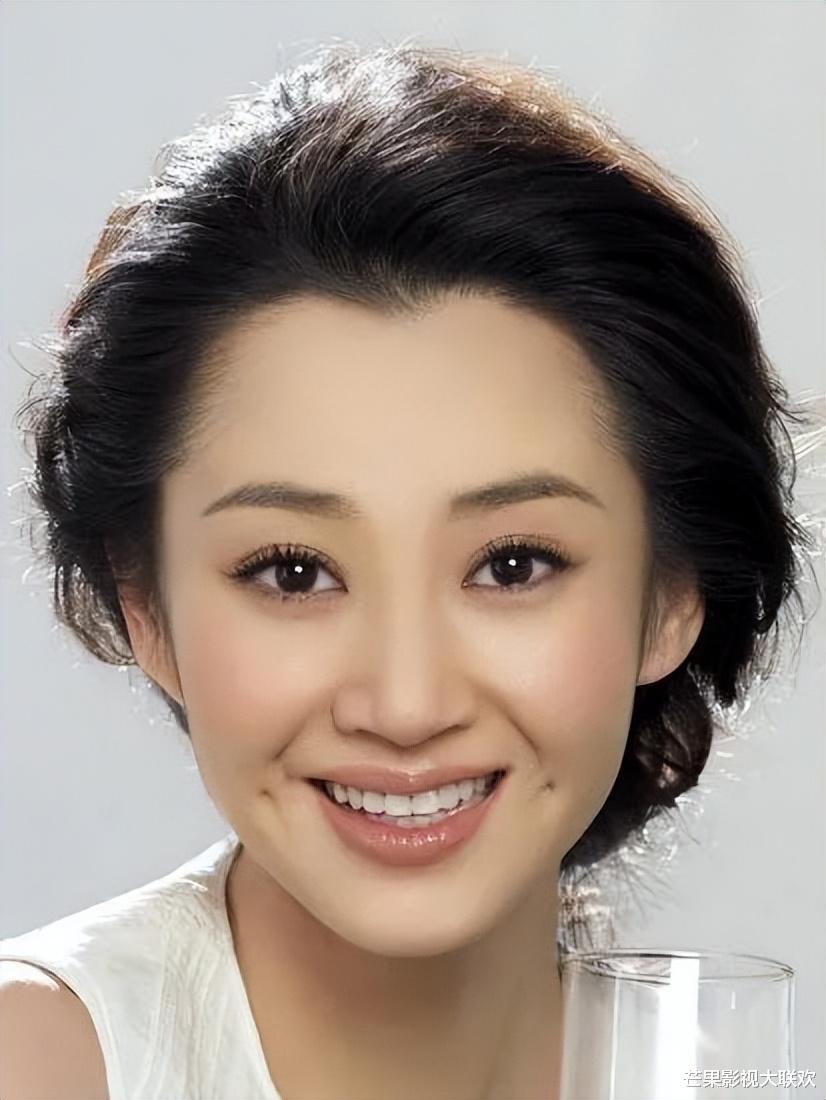 为什么54岁的许晴不婚不育?她终于承认: 如果他还在,我会嫁!