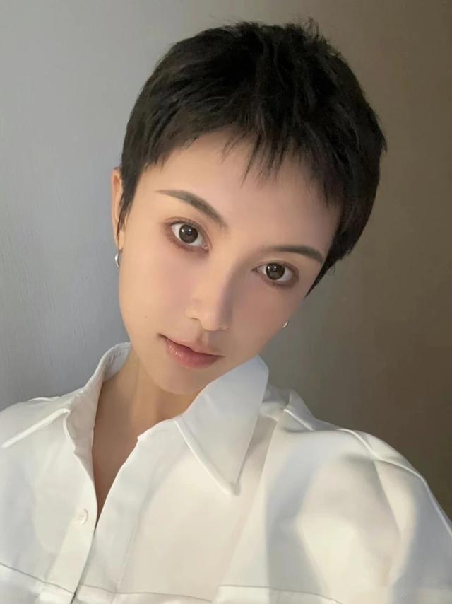 露耳超短发,时尚还帅气,爱个性的美女一定要试试