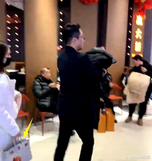 求婚后汪小菲首次现身，与未婚妻巡视自家店面，宠爱程度胜过大S