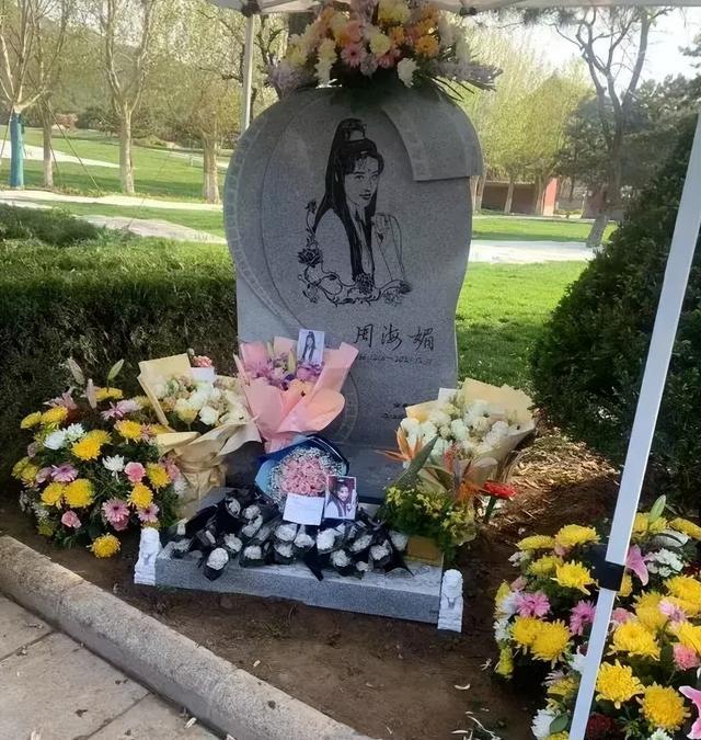 去世9个月后,娱乐圈的人走茶凉,在周海媚身上展现得淋漓尽致