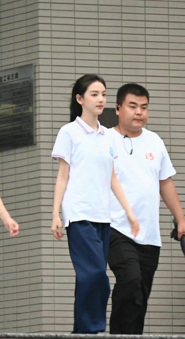 《难哄》她瘦成纸片人,一段跳舞戏暴露身材,女星为了上镜太拼了