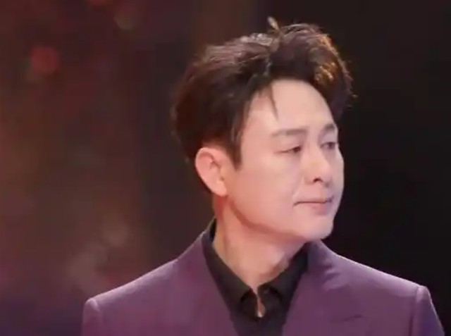 颁奖礼成“照妖镜”，内娱拜高踩低体现淋漓尽致，赵丽颖深受其害