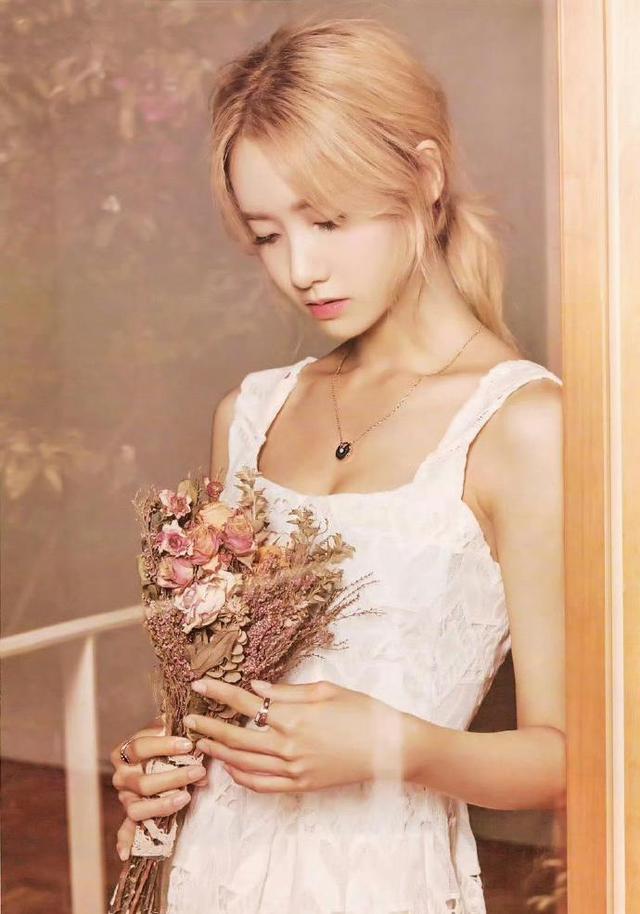 林允儿重出江湖!出道即巅峰。