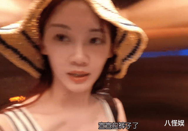 郑恺一家厦门游玩,2岁儿子拉裤子里,苗苗嫌弃称太臭让保姆照管