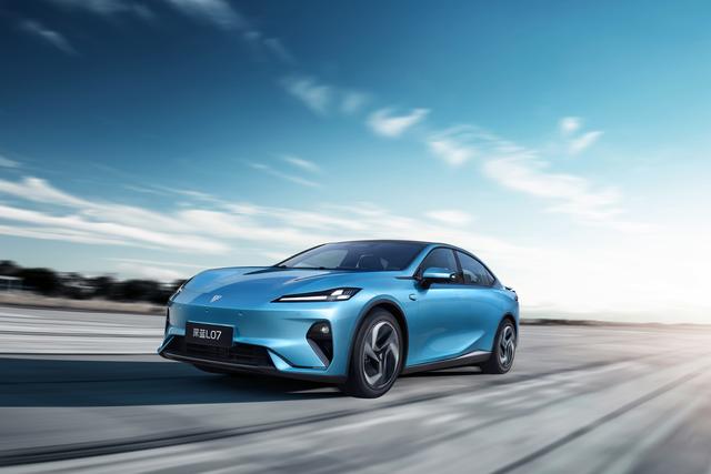 搭载华为乾崑智能,深蓝L07以超级增程技术,引领新能源汽车变革