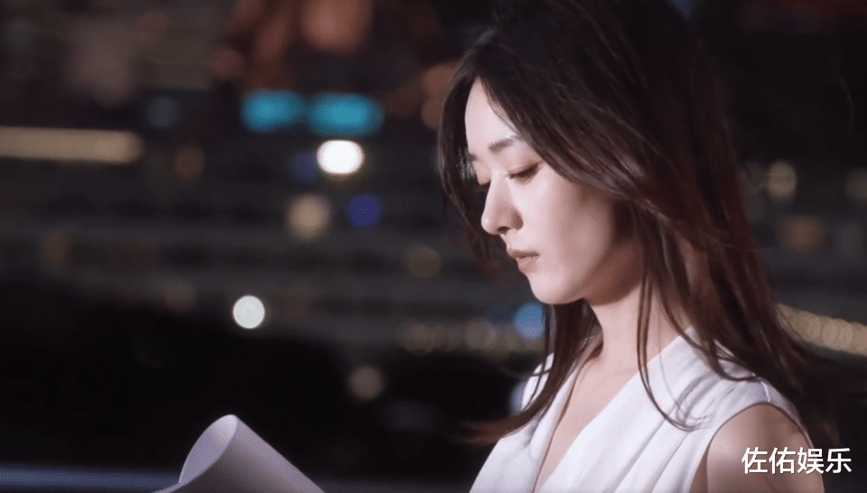 疑被林更新频繁表白，赵丽颖专注事业，眼神忧郁别具风情