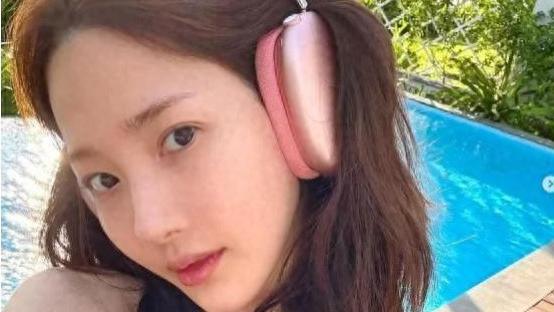 韩国知名女星，享受奖励假期，即使在休假中，素颜也很出色