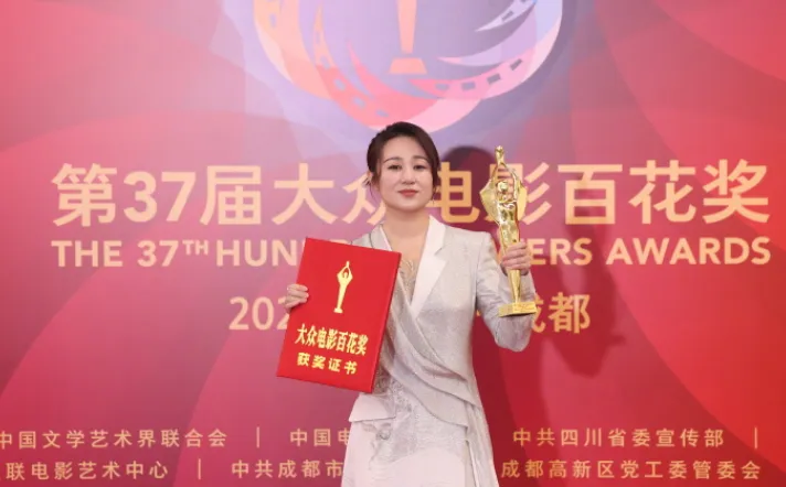 百花奖这一夜,贾玲输的一败涂地