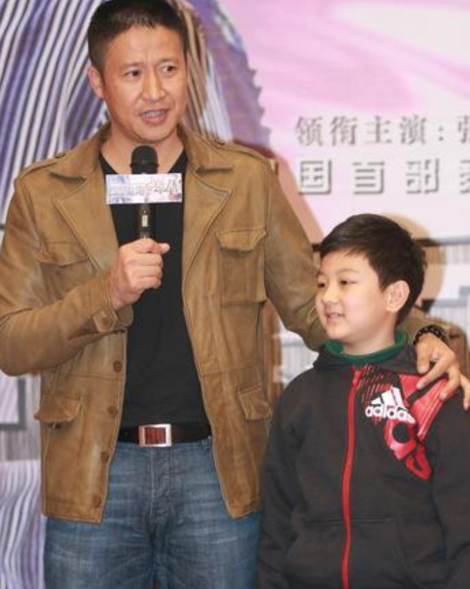 他因没车没房被抛弃，带儿子北漂一夜成名，二婚娶“北方张曼玉”