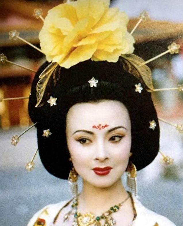 舞蹈演员周洁:放弃名利出国,自费27万美元包机回国,3天后去世