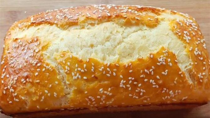 面包新做法，手不沾面，不擀面不揉面，松软拉丝，这个太简单了