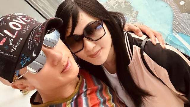 吴尊宣扬为陪家人十年没接戏，每天6点多起床给孩子做饭，引争议