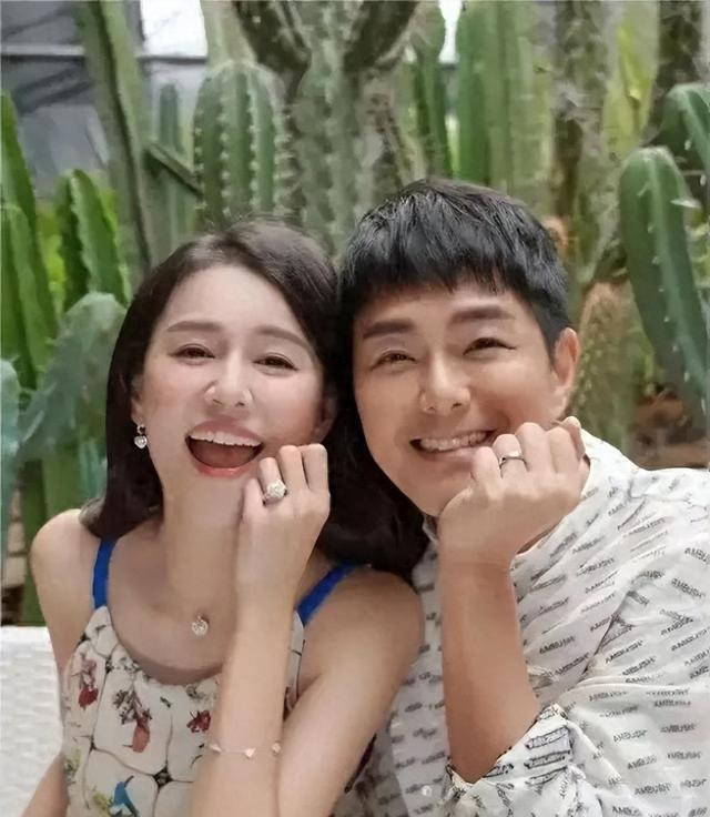 TVB花旦黄翠如内地被偶遇，网友惊叹孕味很浓，被猜测回老家养胎