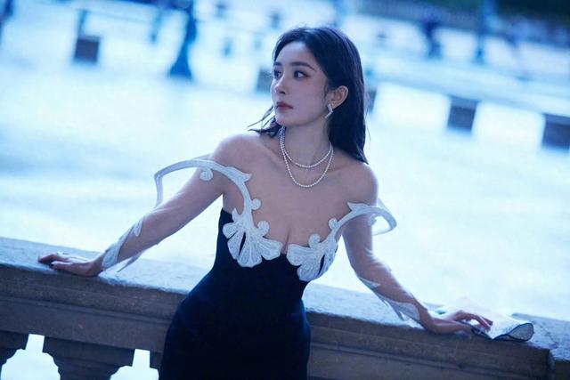 杨幂,不愧是你,顶流的身材