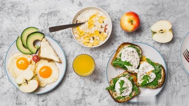 血管堵塞的人,脸上腿上可能会有这8种表现,要提高警惕