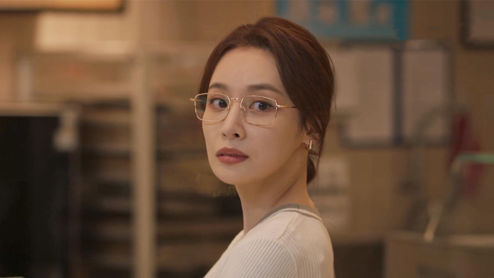 《城中之城》直到爬上赵辉的床，周琳才发现，自己被谢致远玩弄了