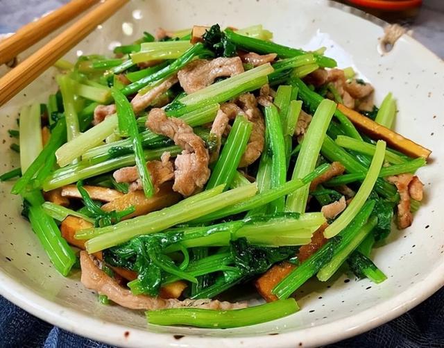 为啥吃芹菜不吃叶子？或许很多人不清楚，为了健康不妨了解一下