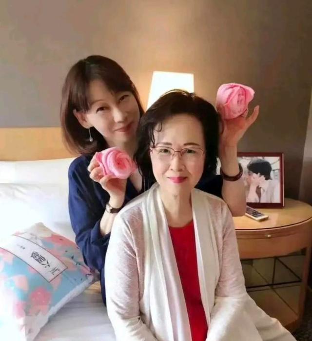 现在才发现:原来当年的《还珠格格》，是琼瑶阿姨一大家子的杰作