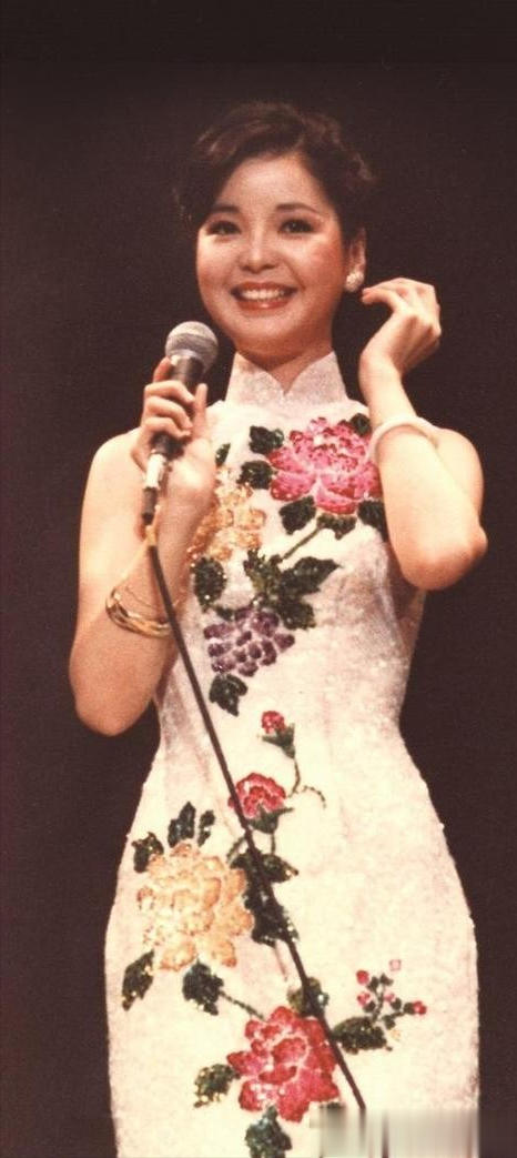 邓丽君在医院去世，记者近距离拍下遗体照片，令人深感惋惜！