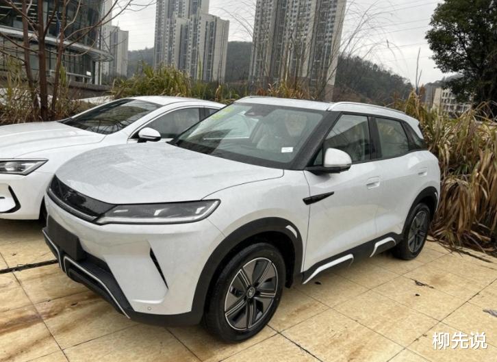 中国10万元SUV销量王：被轻视的价位，冠军已连续3个月销量超万辆