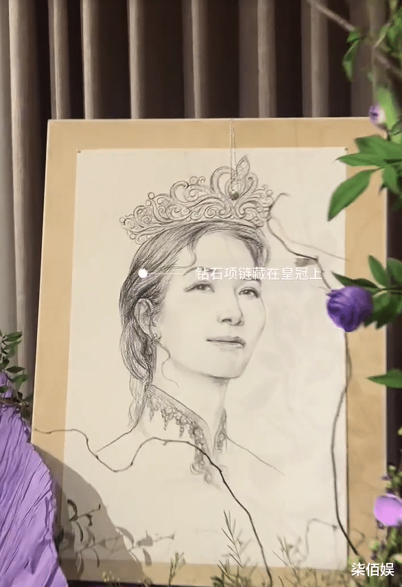 胡军为妻庆生并送钻石项链,康康为妈妈佩戴,卢芳高兴得手舞足蹈