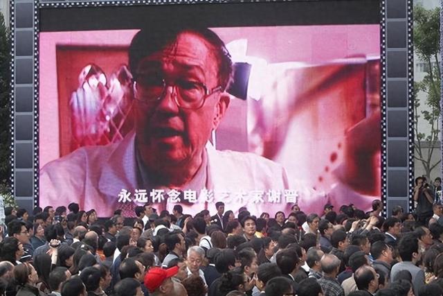 谢晋导演的悲剧人生:4个孩子3个残疾,临终前才发现是自己造成的