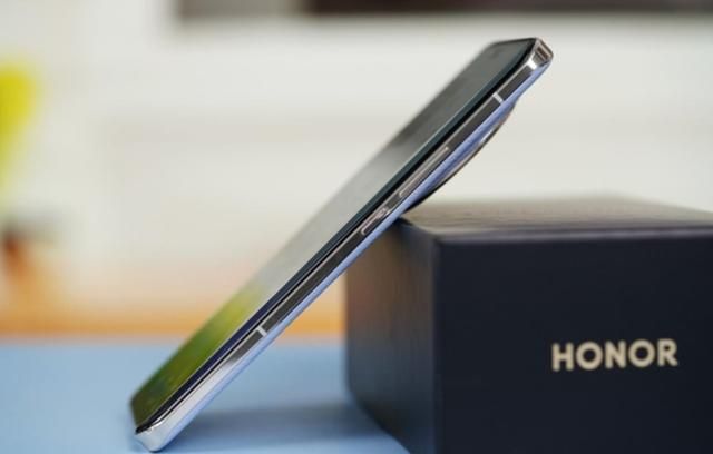 荣耀乱套了,16GB+512GB突降1633元,骁龙8Gen3+双卫星通信