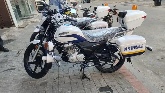 新大洲本田公务摩托车正式交接！县城又有风景线