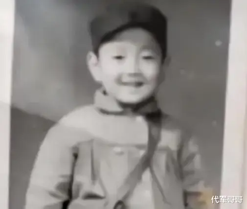 他曾经是央视门面，一句话断送硕士前程，如今在网综“混口饭吃”