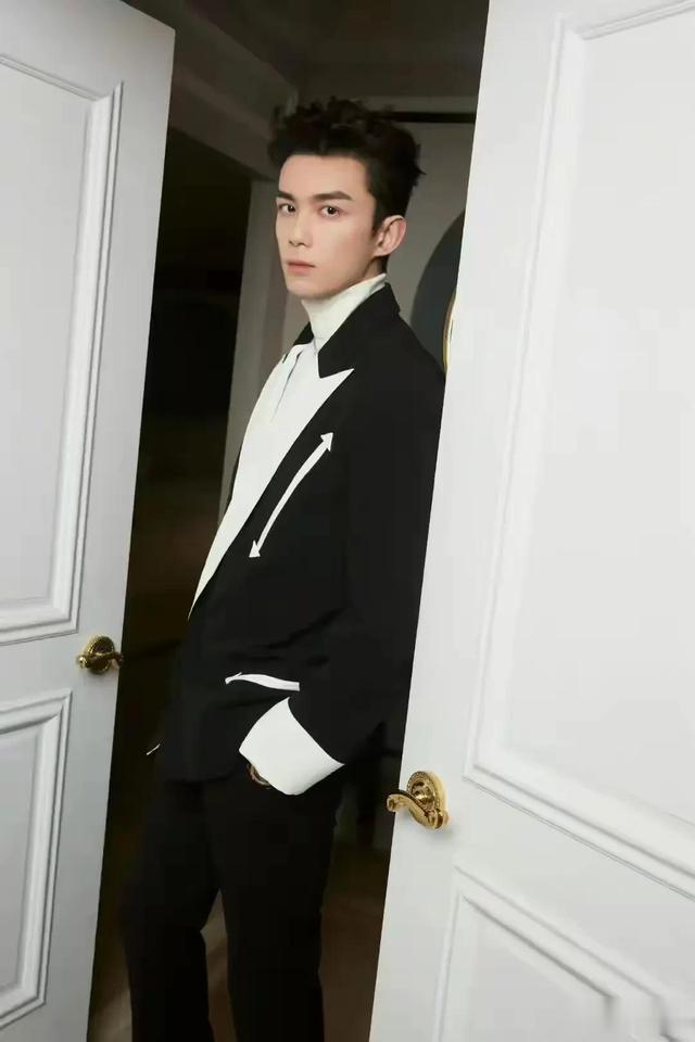 跨年晚会一夜，最帅男艺人洗牌，酷盖登顶，于适第9嘉伦第8李现6