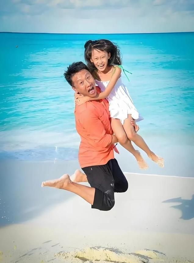 天啊，才知道这俩居然是夫妻！结婚22年还这么甜蜜，羡慕死人！