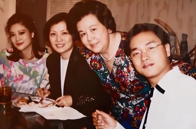 港媒豪掷一个亿买张国荣临终照片,陈淑芬为何死守不放?