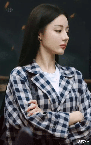 一天招商三部剧!迪丽热巴2025年杀疯了,一张屏保成央妈正剧女主