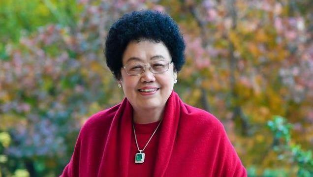 娶“老女人”的5位男明星,一个比一个帅,是真爱还是另有所图?