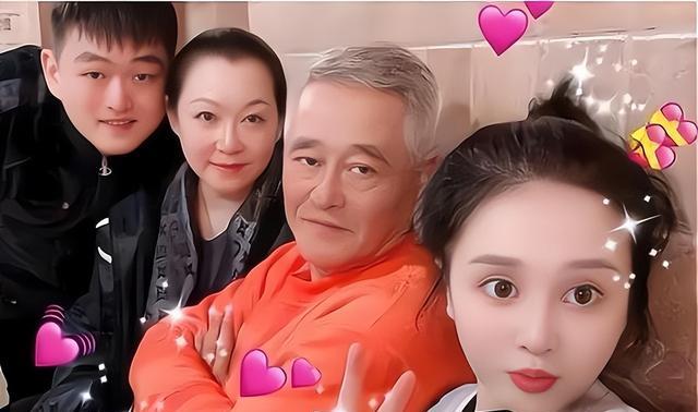 赵本山长子赵铁蛋因病去世，女儿成网红，亿万家产花落谁家