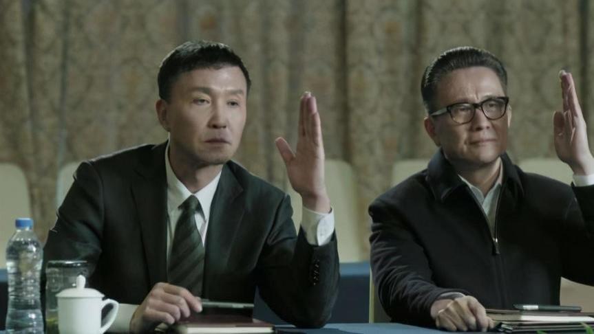 与领导相处的4大坑人陷阱，遇到任何一个，你都会吃大亏：一，过度讨好，二，不听指挥，三