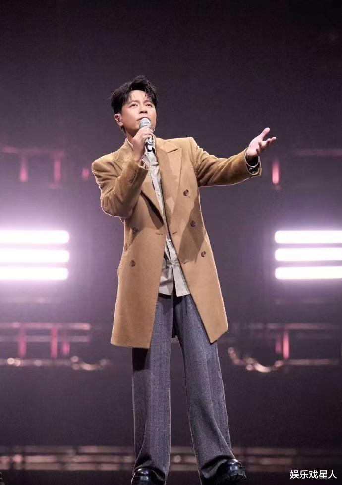 李克勤儿子喜获大学录取,外貌成热议焦点,网友直言“丑”!