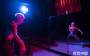 精神小伙爱上我，拳打爹妈，脚踩亲哥，我爽了！