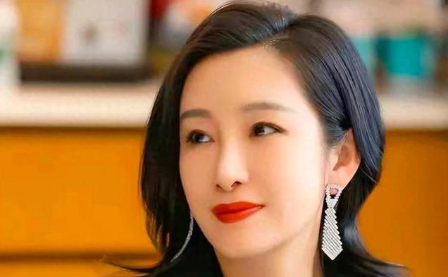 演员秦海璐：每月给丧子丧夫的婆婆生活费，以后我就是您亲女儿