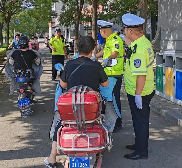 电动车“双证”时代来临！合法上路要做到“1牌、2证、3必须”