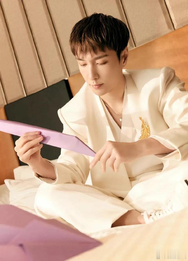 跨年晚会一夜，最帅男艺人洗牌，酷盖登顶，于适第9嘉伦第8李现6