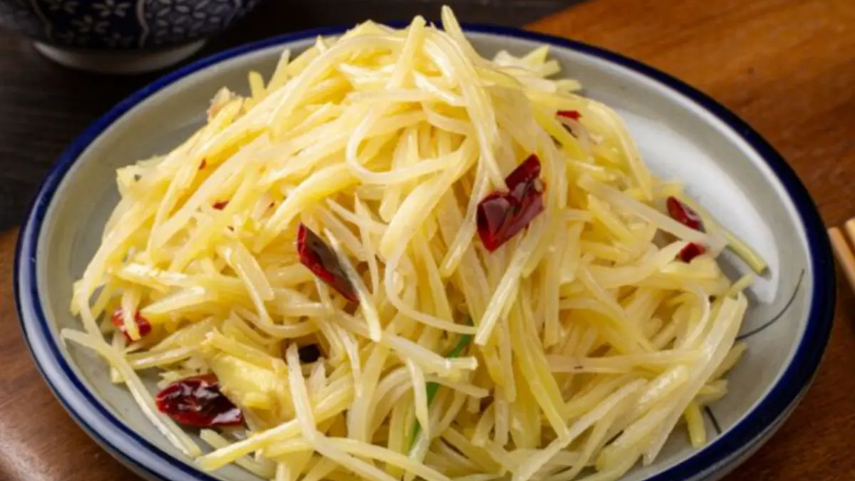 炒土豆丝，牢记“3个窍门”，出锅后又脆又香，教您正确做法