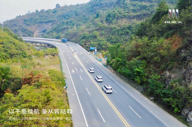千里长测别克GL8 PHEV：补齐油耗短板，王者带电再进化