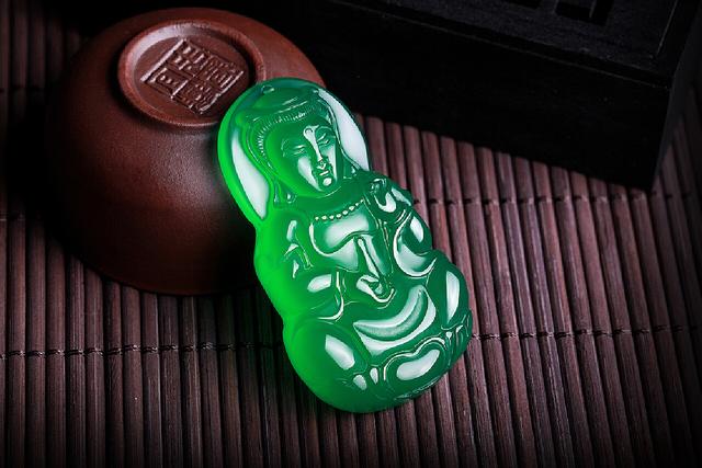 揭秘文玩圈：那些你不可不知的六大珍品与八大“坑货”