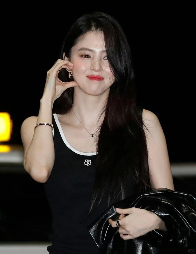 韩素希出发戛纳 自恋情风波后首次公开活动