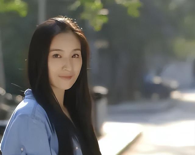 何珺：实名举报张艺谋背上“污名”，12年了，内娱还欠她一声道歉