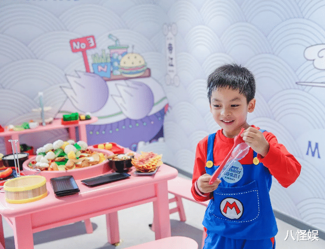 李晟李佳航为爱子庆生，6岁儿子浓眉大眼越长越帅，大名首曝光