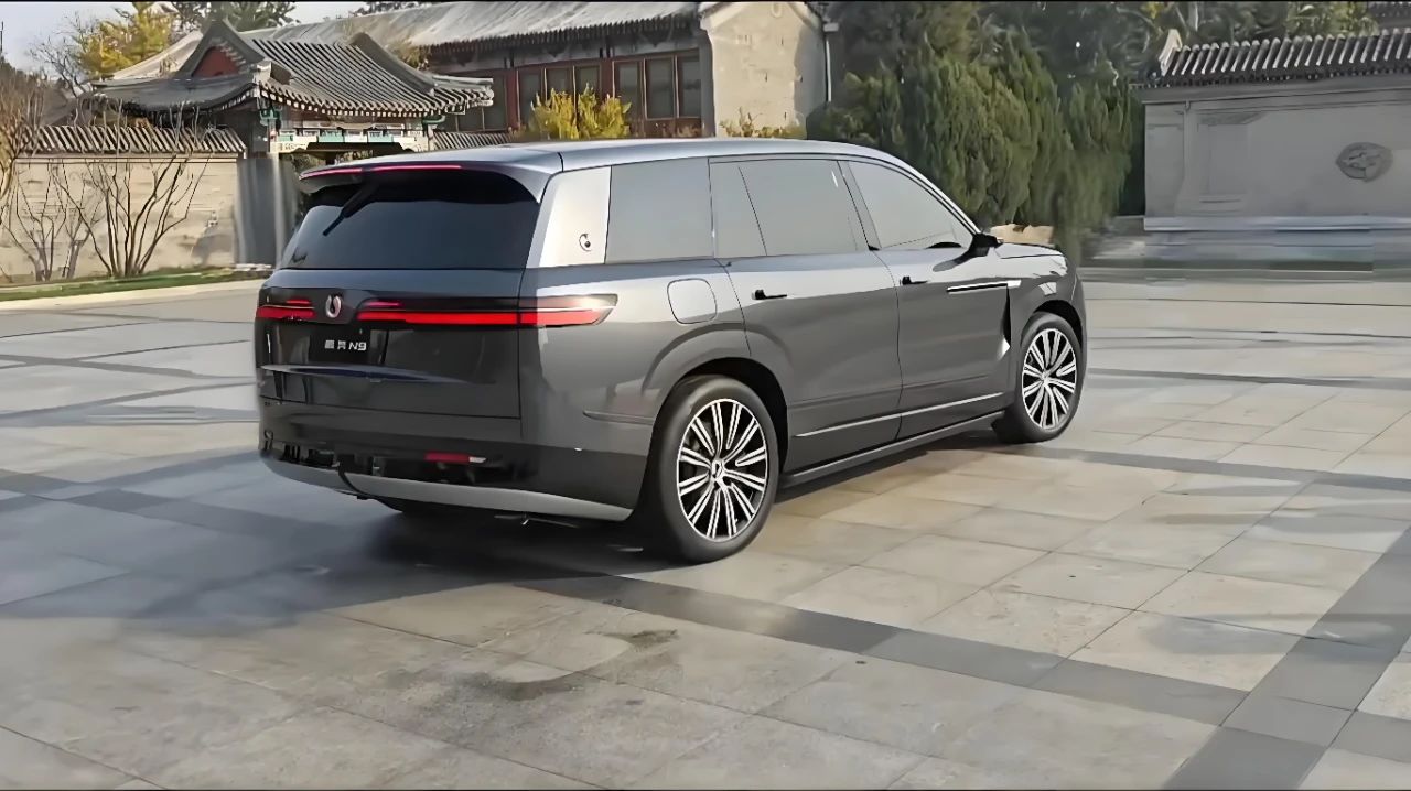 降价？问界M9似乎扛不住了