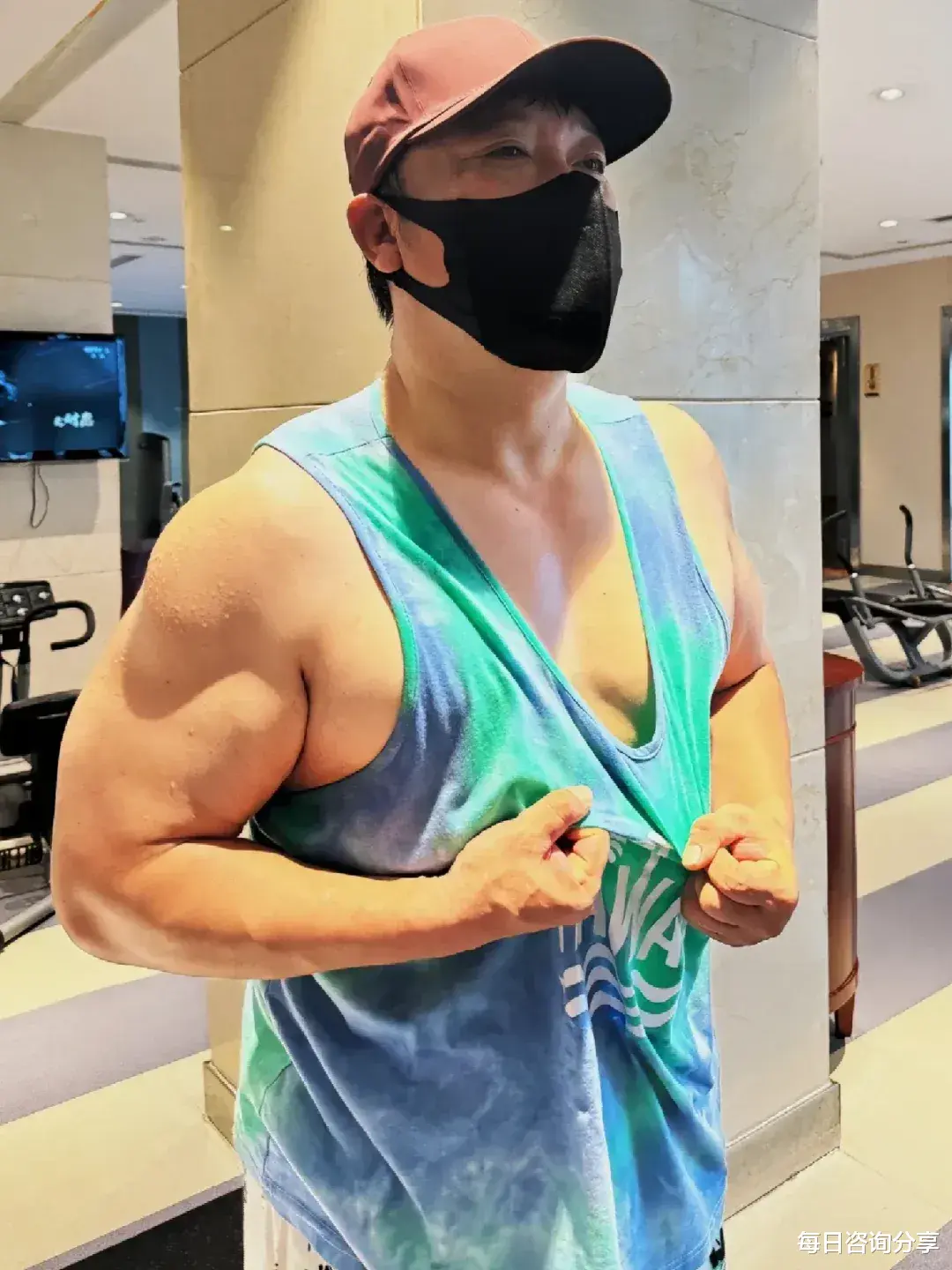 让倪妮“倒贴”，这个44岁的糙汉凭什么啊？