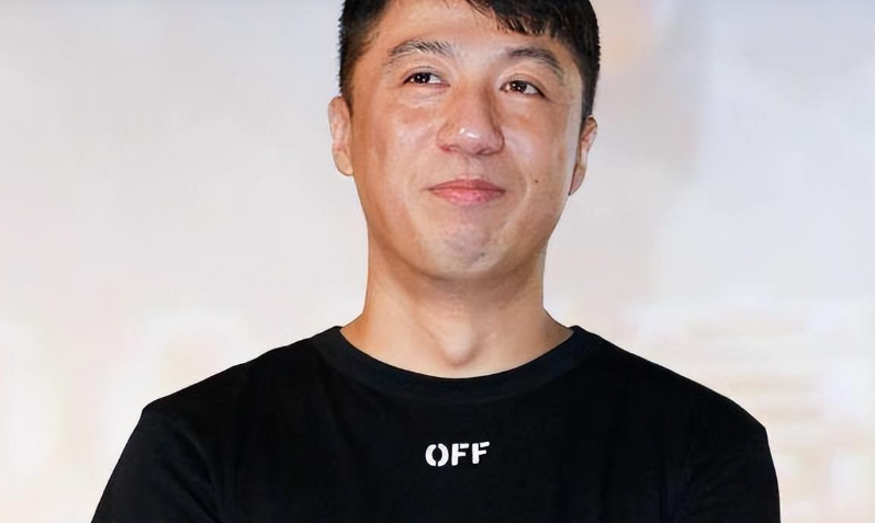 8月没过半,49岁的王迅沦为全网笑柄,黄渤表示早该如此!